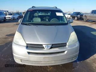 2004 Toyota Sienna XLE with VIN 5TDZA22C64S052274, listed as a IAAI auction lot 41279995 with 287,007 mi miles. Bid and sale history available at carsss.com. Image 12.