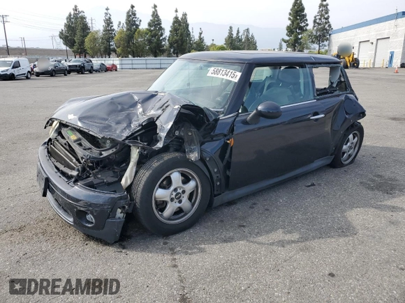 2007 MINI Hardtop z VIN WMWMF33537TT54433, wystawiony jako Copart lot #58813415 z przebiegiem 111 250 mil mil oraz Szkoda całkowita • Salvage title. Historia ofert i sprzedaży dostępna na DreamBid. Obrazek 1.