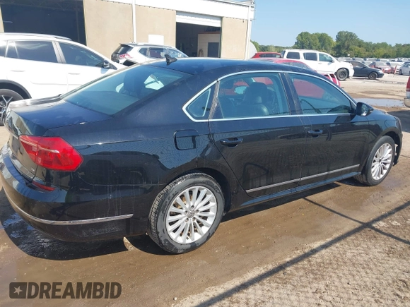 2016 Volkswagen Passat SE z VIN 1VWBT7A39GC033702, wystawiony jako IAAI lot #40547421 z przebiegiem 122 206 mil mil oraz . Historia ofert i sprzedaży dostępna na DreamBid. Obrazek 12.
