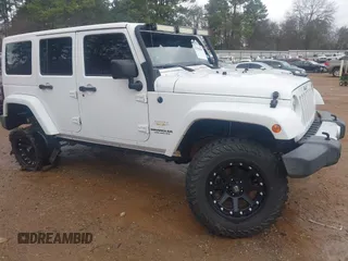 2014 Jeep Wrangler Unlimited Sahara z VIN 1C4BJWEG6EL245986, wystawiony jako IAAI lot #41498492 z przebiegiem 125 882 mil mil oraz . Historia ofert i sprzedaży dostępna na DreamBid. Obrazek 1.