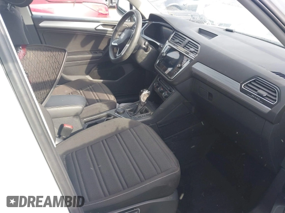 2024 Volkswagen Tiguan S с VIN 3VVFB7AX1RM103822, выставлен на аукционе IAAI как лот 41364247 с пробегом 10 407 миль миль и . История ставок и продаж доступна на DreamBid. Изображение 5.