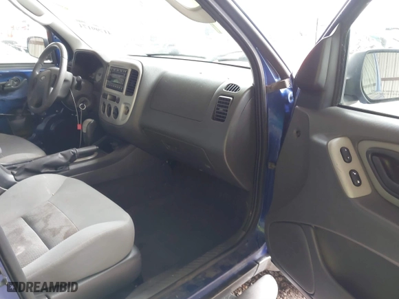 2006 Ford Escape XLT with VIN 1FMYU03166KC05651, listed as a IAAI auction lot 41799174 with 114,594 mi miles. Bid and sale history available at carsss.com. Image 5.