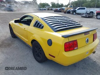 2005 Ford Mustang Deluxe with VIN 1ZVFT80N255136181, listed as a IAAI auction lot 42096578 with 151,696 mi miles and . Bid and sale history available at DreamBid. Image 3.