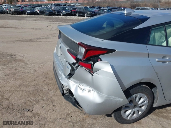 2022 Toyota Prius L Eco with VIN JTDKAMFU7N3176041, listed as a IAAI auction lot 41562977 with 61,964 mi miles. Bid and sale history available at carsss.com. Image 6.