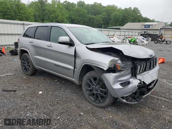 2020 Jeep Grand Cherokee Altitude z VIN 1C4RJFAG2LC408828, wystawiony jako Copart lot #56826115 z przebiegiem 89 641 mil mil oraz Szkoda całkowita • Salvage title. Historia ofert i sprzedaży dostępna na DreamBid. Obrazek 4.