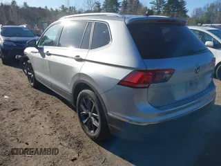 2023 Volkswagen Tiguan SE z VIN 3VVMB7AX4PM128007, wystawiony jako IAAI lot #42069544 z przebiegiem 19 994 mil mil oraz . Historia ofert i sprzedaży dostępna na DreamBid. Obrazek 14.