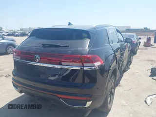 2024 Volkswagen Atlas SE z VIN 1V2JE2CA8RC217294, wystawiony jako IAAI lot #41962704 z przebiegiem 14 733 mil mil oraz . Historia ofert i sprzedaży dostępna na DreamBid. Obrazek 4.