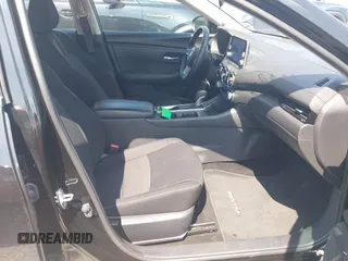2023 Nissan Sentra SV z VIN 3N1AB8CV6PY312735, wystawiony jako IAAI lot #42390602 z przebiegiem 47 336 mil mil oraz . Historia ofert i sprzedaży dostępna na DreamBid. Obrazek 5.