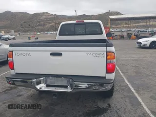 2001 Toyota Tacoma z VIN 5TEWN72N11Z820568, wystawiony jako IAAI lot #41820146 z przebiegiem 188 430 mil mil oraz . Historia ofert i sprzedaży dostępna na DreamBid. Obrazek 15.