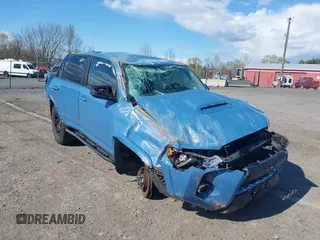2018 Toyota 4Runner SR5 with VIN JTEBU5JR2J5555619, listed as a IAAI auction lot 42045308 with 103,812 mi miles. Bid and sale history available at carsss.com. Image 1.