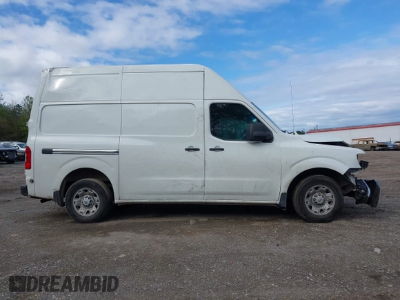 2021 Nissan NV Cargo SV z VIN 1N6BF0LYXMN800271, wystawiony jako IAAI lot #41847197 z przebiegiem 180 913 mil mil oraz . Historia ofert i sprzedaży dostępna na DreamBid. Obrazek 13.