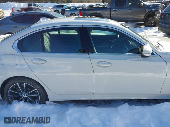 2021 BMW 3 Series 330i xDrive z VIN 3MW5R7J06M8C14597, wystawiony jako IAAI lot #41581041 z przebiegiem 8 776 mil mil oraz . Historia ofert i sprzedaży dostępna na DreamBid. Obrazek 13.