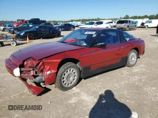 1989 Nissan 240SX z VIN RS13604765, wystawiony jako Copart lot #46514985 z przebiegiem 115 929 mil mil oraz Szkody całkowita. Historia ofert i sprzedaży dostępna na DreamBid. Obrazek 1.