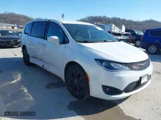 2020 Chrysler Pacifica Touring with VIN 2C4RC1FG0LR150239, listed as a IAAI auction lot 41412653 with 71,693 mi miles. Bid and sale history available at carsss.com. Image 1.