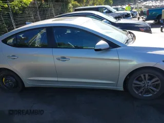 2017 Hyundai Elantra SE z VIN 5NPD84LFXHH209973, wystawiony jako IAAI lot #42124541 z przebiegiem 103 676 mil mil oraz . Historia ofert i sprzedaży dostępna na DreamBid. Obrazek 13.