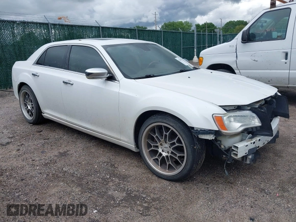 2011 Chrysler 300 C z VIN 2C3CA6CT4BH529179, wystawiony jako IAAI lot #42369447 z przebiegiem 162 060 mil mil oraz . Historia ofert i sprzedaży dostępna na DreamBid. Obrazek 1.