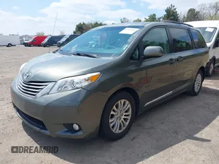 2012 Toyota Sienna XLE AAS z VIN 5TDYK3DC0CS221618, wystawiony jako IAAI lot #41983806 z przebiegiem 200 851 mil mil oraz . Historia ofert i sprzedaży dostępna na DreamBid. Obrazek 2.
