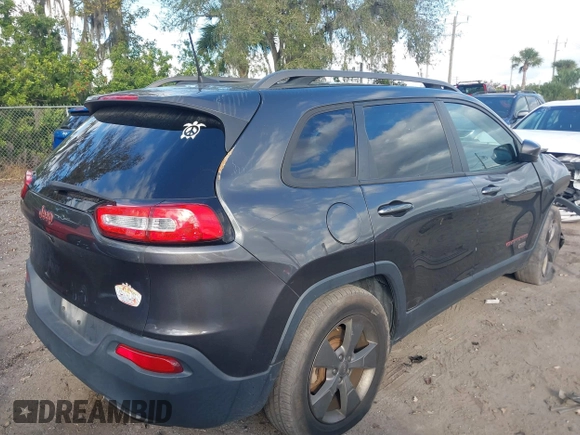 2017 Jeep Cherokee Latitude z VIN 1C4PJMCB6HW556953, wystawiony jako IAAI lot #41177500 z przebiegiem 188 878 mil mil oraz . Historia ofert i sprzedaży dostępna na DreamBid. Obrazek 4.