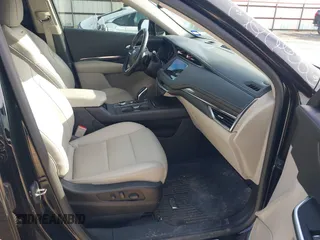 2020 Cadillac XT4 FWD Luxury z VIN 1GYAZAR48LF151119, wystawiony jako IAAI lot #41327430 z przebiegiem 62 704 mil mil oraz . Historia ofert i sprzedaży dostępna na DreamBid. Obrazek 5.