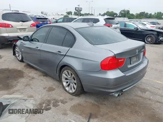 2011 BMW 3 Series 328i z VIN WBAPH7G52BNM56764, wystawiony jako IAAI lot #42325651 z przebiegiem 202 123 mil mil oraz . Historia ofert i sprzedaży dostępna na DreamBid. Obrazek 3.