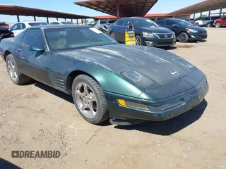 1992 Chevrolet Corvette z VIN 1G1YY23P1N5119209, wystawiony jako IAAI lot #42146888 z przebiegiem 115 938 mil mil oraz . Historia ofert i sprzedaży dostępna na DreamBid. Obrazek 1.