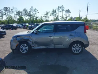 2022 Kia Soul LX with VIN KNDJ23AU3N7836692, listed as a IAAI auction lot 42066829 with 7,868 mi miles. Bid and sale history available at carsss.com. Image 14.
