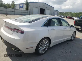 2015 Lincoln MKZ with VIN 3LN6L2GK7FR607330, listed as a Copart auction lot 52520855 with 33,743 mi miles and Salvage title. Bid and sale history available at DreamBid. Image 3.