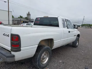 1999 Dodge 1500 z VIN 1B7HF13Y3XJ616238, wystawiony jako IAAI lot #42347619 z przebiegiem 225 237 mil mil oraz . Historia ofert i sprzedaży dostępna na DreamBid. Obrazek 4.