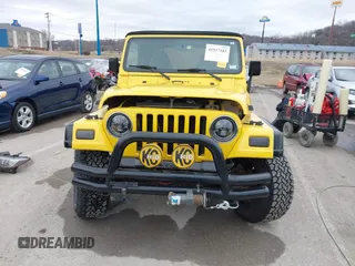 2000 Jeep Wrangler SE with VIN 1J4FA29P2YP797156, listed as a IAAI auction lot 41517183 with 114,236 mi miles. Bid and sale history available at carsss.com. Image 12.