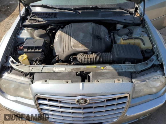 2005 Chrysler 300 C z VIN 2C3JA63H25H174455, wystawiony jako Copart lot #57106275 z przebiegiem 115 226 mil mil oraz Szkoda całkowita • Salvage title. Historia ofert i sprzedaży dostępna na DreamBid. Obrazek 11.