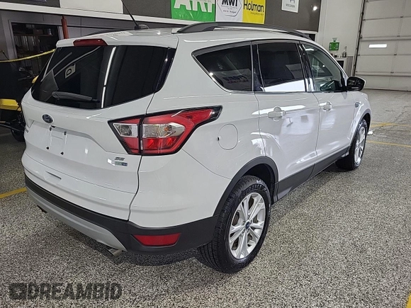 2018 Ford Escape SE z VIN 1FMCU9GD4JUA76194, wystawiony jako IAAI lot #42421138 z przebiegiem 47 896 mil mil oraz . Historia ofert i sprzedaży dostępna na DreamBid. Obrazek 4.