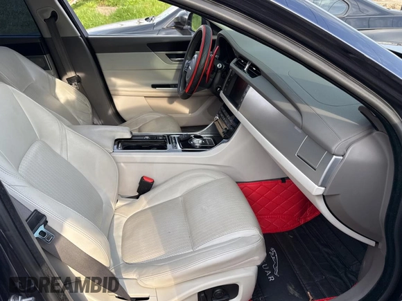 2016 Jaguar XF 35t Prestige with VIN SAJBE4BV5GCY13497, listed as a Copart auction lot 55729035 with 81,211 mi miles and Clean Title. Bid and sale history available at carsss.com. Image 5.