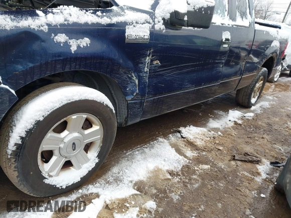 2004 Ford F-150 STX with VIN 1FTRX12W44NA84522, listed as a IAAI auction lot 41571717 with 283,200 mi miles. Bid and sale history available at carsss.com. Image 6.