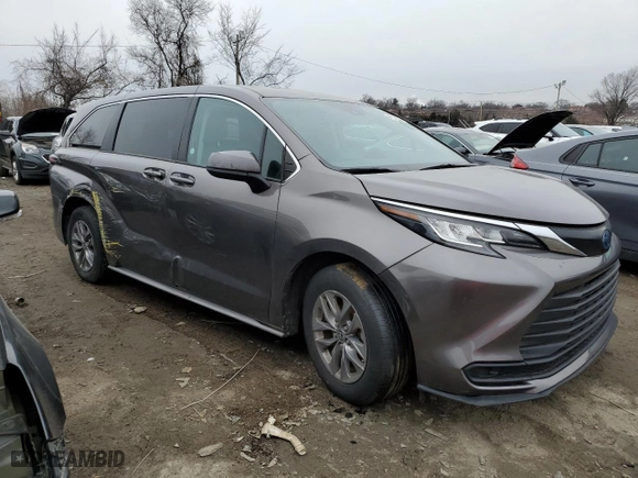 2023 Toyota Sienna LE with VIN 5TDKRKEC7PS162261, listed as a Copart auction lot 42204295 with 24,806 mi miles and Non Repairable. Bid and sale history available at carsss.com. Image 4.