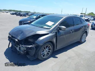 2016 Ford Focus SE z VIN 1FADP3F25GL338158, wystawiony jako IAAI lot #39234785 z przebiegiem 77 333 mil mil oraz . Historia ofert i sprzedaży dostępna na DreamBid. Obrazek 2.