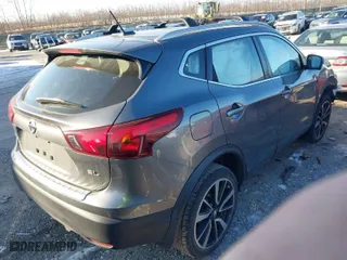 2017 Nissan Rogue Sport S with VIN JN1BJ1CP8HW020870, listed as a IAAI auction lot 41321806 with 75,395 mi miles. Bid and sale history available at carsss.com. Image 4.