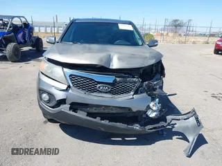 2011 Kia Sorento EX with VIN 5XYKU4A21BG027581, listed as a IAAI auction lot 41818445 with 81,354 mi miles. Bid and sale history available at carsss.com. Image 12.