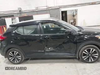 2020 Nissan Kicks SV with VIN 3N1CP5CVXLL556968, listed as a IAAI auction lot 41691274 with 107,040 mi miles. Bid and sale history available at carsss.com. Image 6.