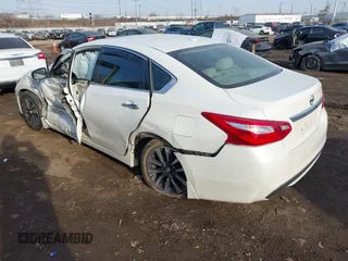 2016 Nissan Altima SR with VIN 1N4AL3AP8GC169495, listed as a IAAI auction lot 41792151 with 131,918 mi miles and . Bid and sale history available at carsss.com. Image 3.