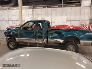 2000 Ford Super Duty F-250 XL with VIN 1FTNX21F5YEE22098, listed as a IAAI auction lot 40899007 with 254,361 mi miles. Bid and sale history available at carsss.com. Image 15.