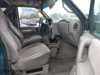 2001 Chevrolet Astro Passenger with VIN 1GNDM19W31B124117, listed as a IAAI auction lot 42028173 with 1 mi miles. Bid and sale history available at carsss.com. Image 5.