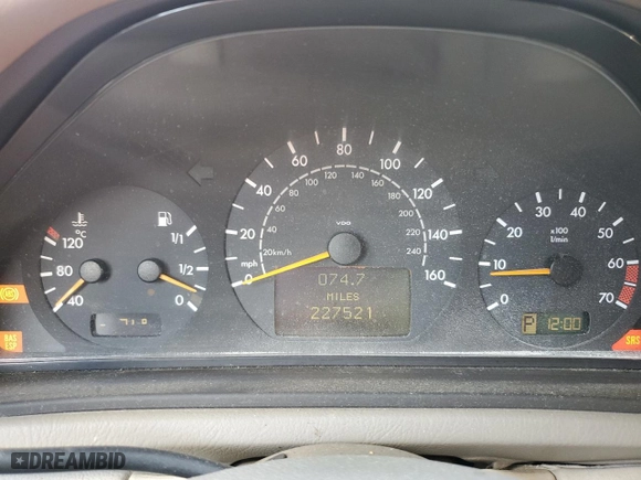 2000 Mercedes-Benz CLK-Class with VIN WDBLK65G7YT050936, listed as a Copart auction lot 41659725 with 225,521 mi miles and Salvage Title. Bid and sale history available at carsss.com. Image 9.