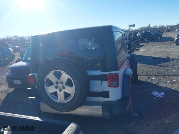 2015 Jeep Wrangler Sport with VIN 1C4AJWAG8FL511642, listed as a IAAI auction lot 40821664 with 118,501 mi miles. Bid and sale history available at carsss.com. Image 16.