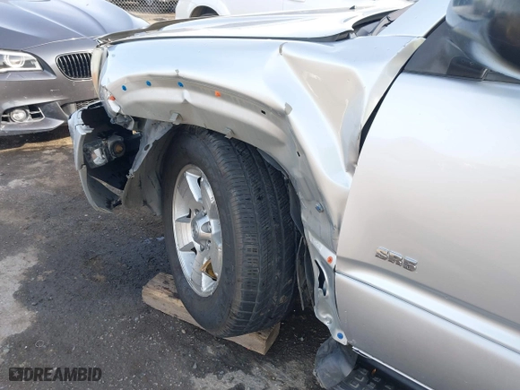 2005 Toyota 4Runner SR5 with VIN JTEZU14R550055329, listed as a IAAI auction lot 41845637 with 199,187 mi miles. Bid and sale history available at carsss.com. Image 20.