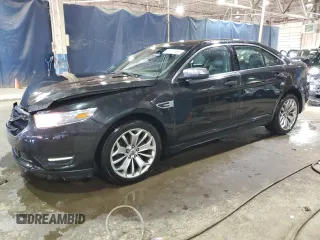 2013 Ford Taurus Limited z VIN 1FAHP2F8XDG142592, wystawiony jako Copart lot #52751465 z przebiegiem 152 883 mil mil oraz Czysty tytuł • Clean title. Historia ofert i sprzedaży dostępna na DreamBid. Obrazek 1.