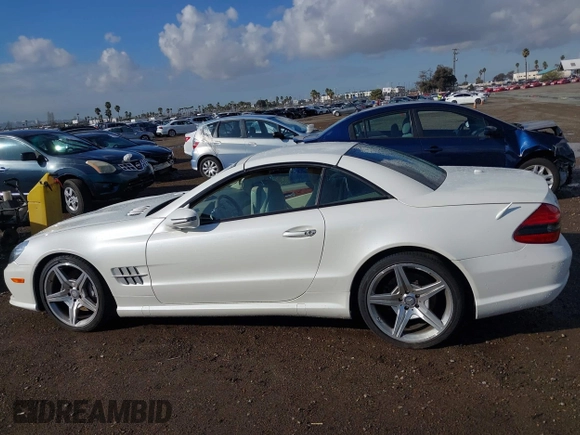 2011 Mercedes-Benz SL 550 z VIN WDBSK7BA8BF163043, wystawiony jako IAAI lot #41421075 z przebiegiem 36 875 mil mil oraz . Historia ofert i sprzedaży dostępna na DreamBid. Obrazek 14.