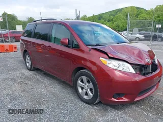 2011 Toyota Sienna LE AAS z VIN 5TDKK3DC0BS018460, wystawiony jako IAAI lot #42367167 z przebiegiem 223 078 mil mil oraz . Historia ofert i sprzedaży dostępna na DreamBid. Obrazek 1.
