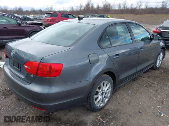 2014 Volkswagen Jetta SE z VIN 3VWD17AJ9EM358777, wystawiony jako IAAI lot #41880077 z przebiegiem 161 985 mil mil oraz . Historia ofert i sprzedaży dostępna na DreamBid. Obrazek 4.