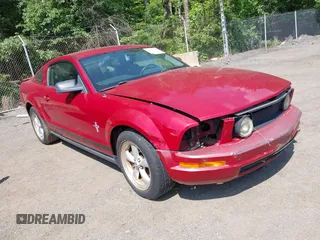 2008 Ford Mustang Deluxe z VIN 1ZVHT80N585136267, wystawiony jako IAAI lot #42582852 z przebiegiem Nie podano mil oraz . Historia ofert i sprzedaży dostępna na DreamBid. Obrazek 1.