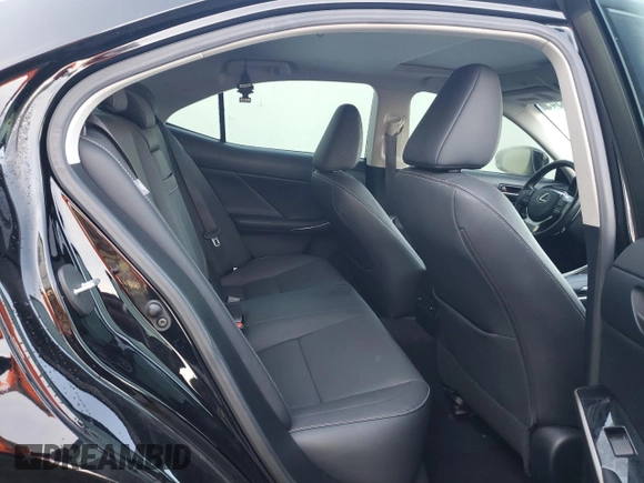 2020 Lexus IS 300 z VIN JTHDA1D28L5107545, wystawiony jako Copart lot #63465345 z przebiegiem 77 069 mil mil oraz Szkoda całkowita • Salvage title. Historia ofert i sprzedaży dostępna na DreamBid. Obrazek 10.